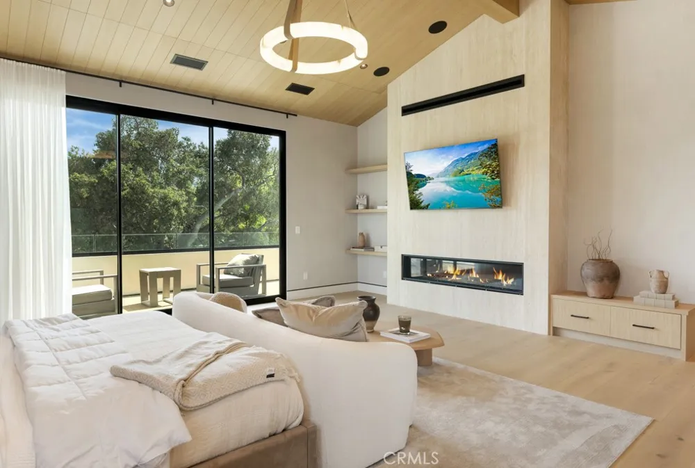 16708 Huerta Encino, CA 91436