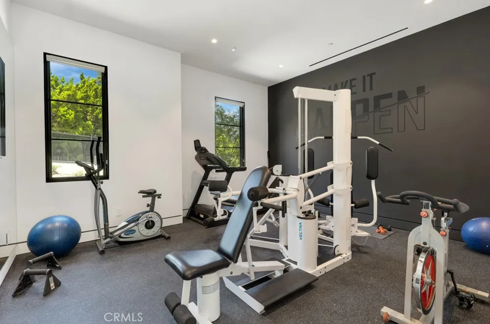 16708 Huerta Encino, CA 91436