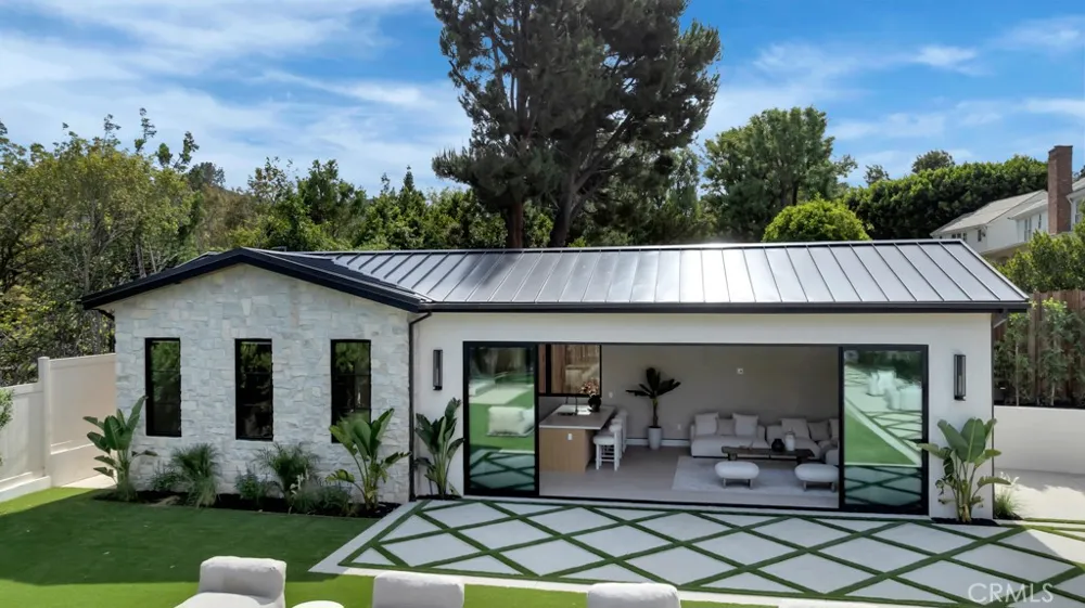16708 Huerta Encino, CA 91436