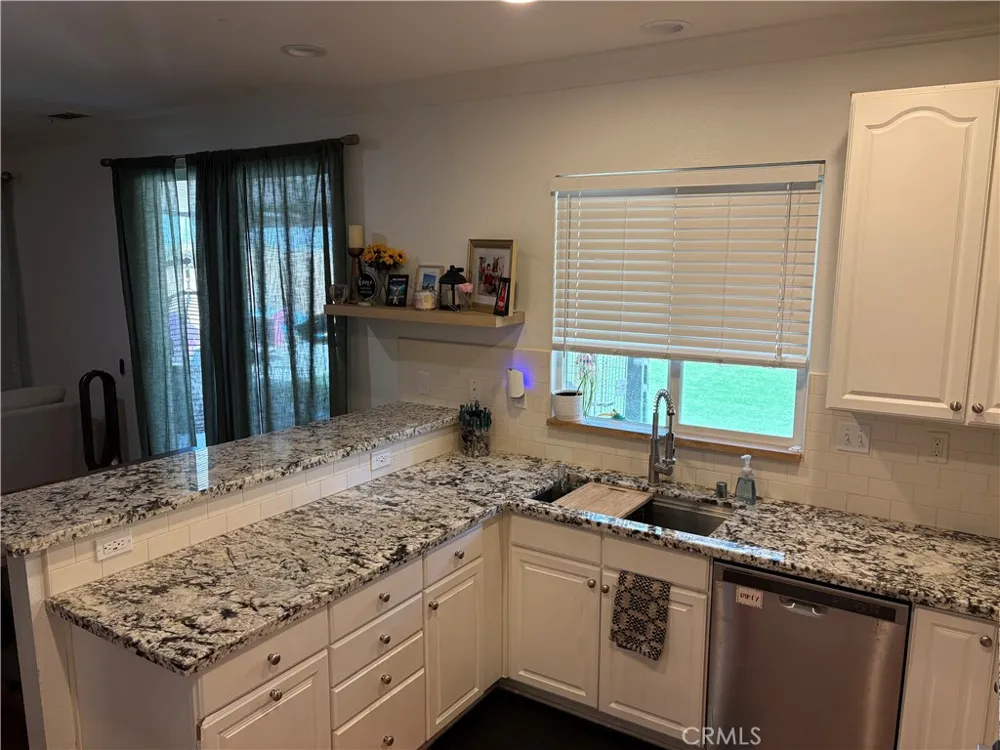11984 Spartan Fontana, CA 92337