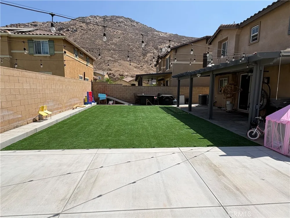 11984 Spartan Fontana, CA 92337