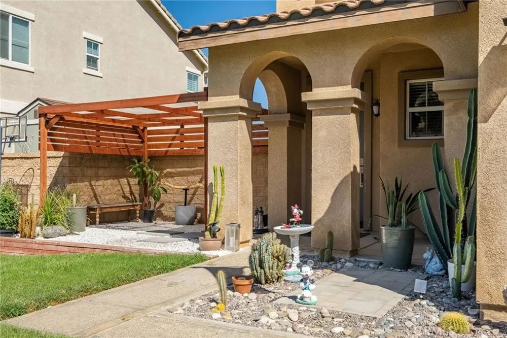 11984 Spartan Fontana, CA 92337