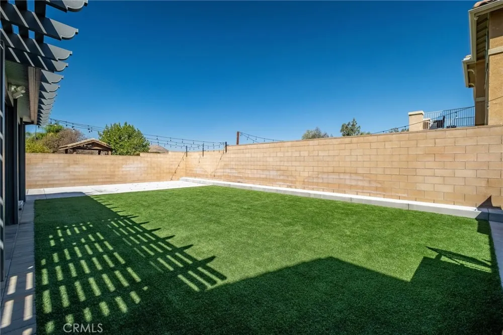 11984 Spartan Fontana, CA 92337