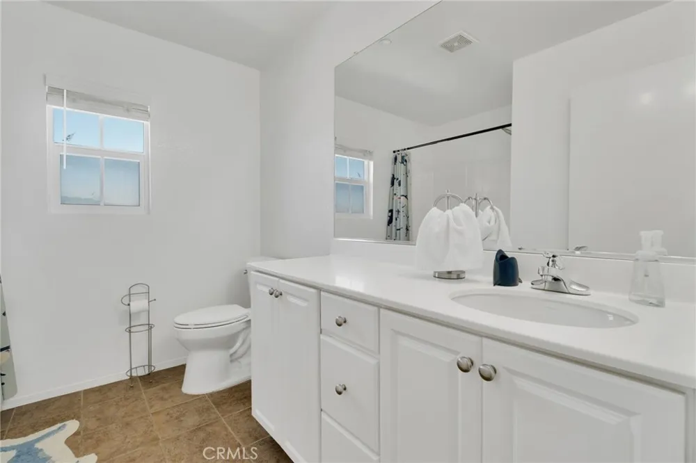 11984 Spartan Fontana, CA 92337