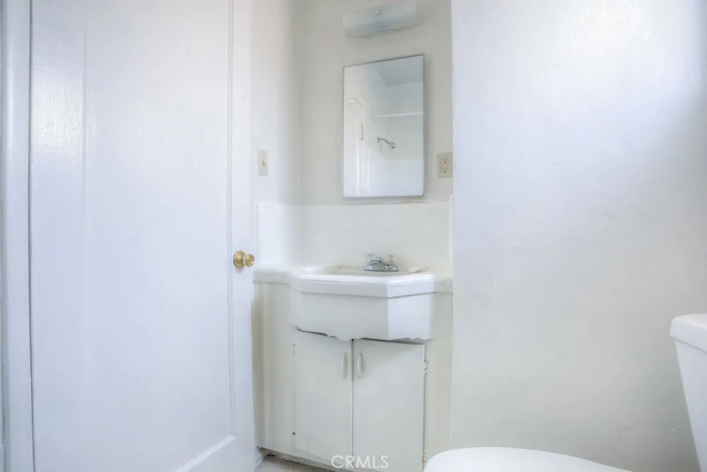 1003 Simmons Ave East Los Angeles, CA 90022