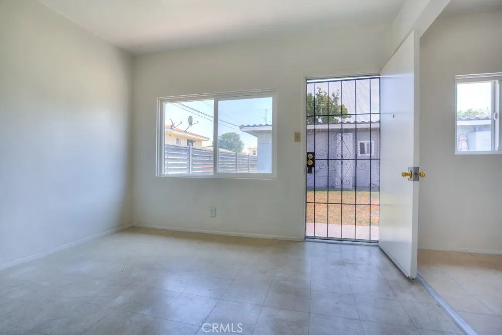 1003 Simmons Ave East Los Angeles, CA 90022