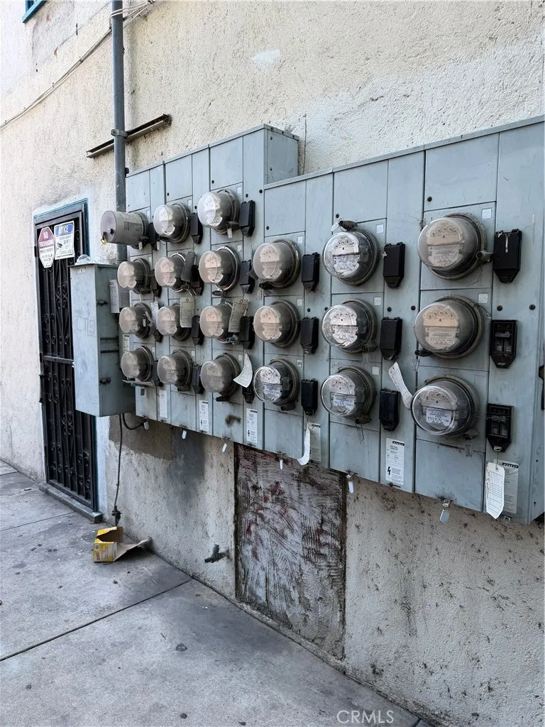 331 W 45th Street Los Angeles, CA 90037