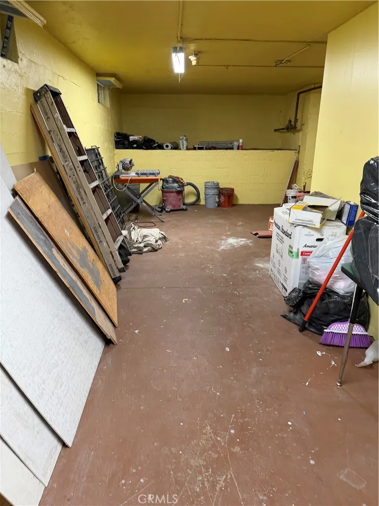 331 W 45th Street Los Angeles, CA 90037