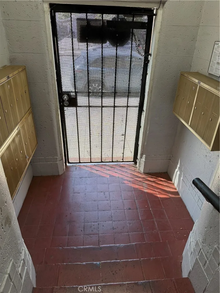 331 W 45th Street Los Angeles, CA 90037