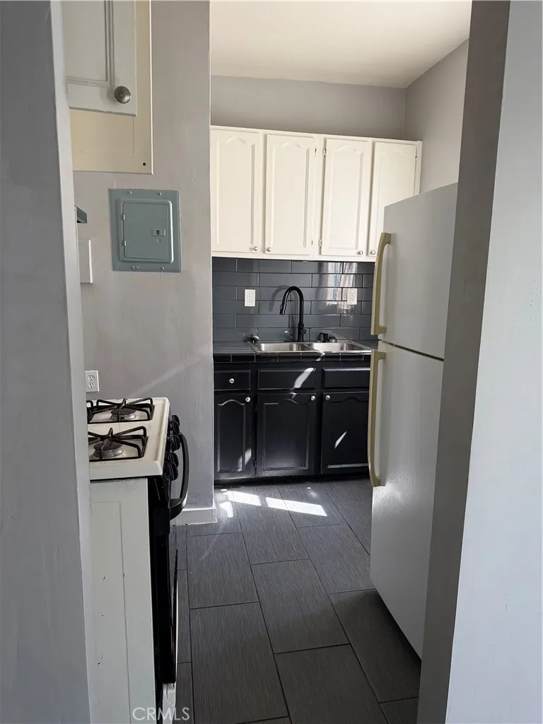 331 W 45th Street Los Angeles, CA 90037