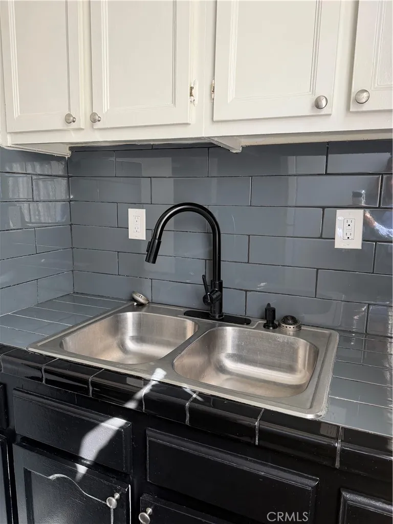 331 W 45th Street Los Angeles, CA 90037