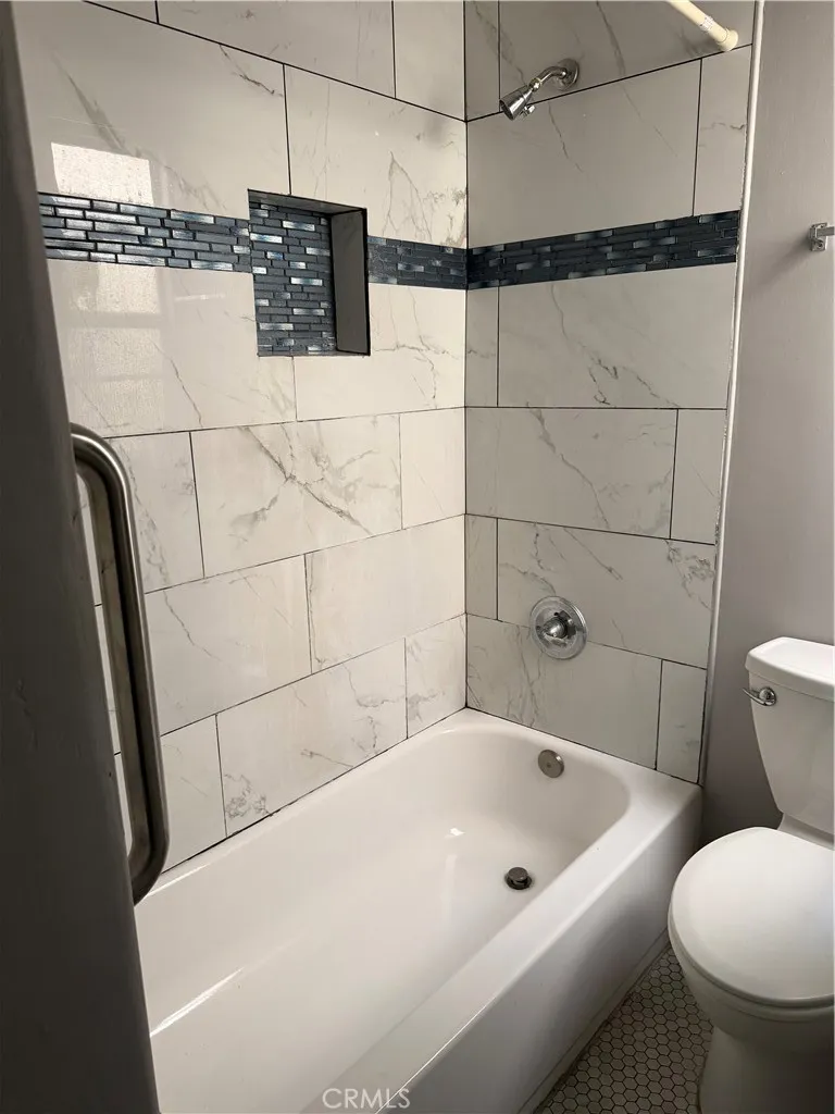 331 W 45th Street Los Angeles, CA 90037