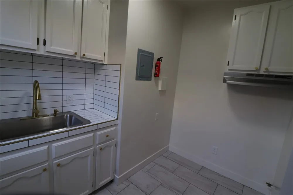 331 W 45th Street Los Angeles, CA 90037