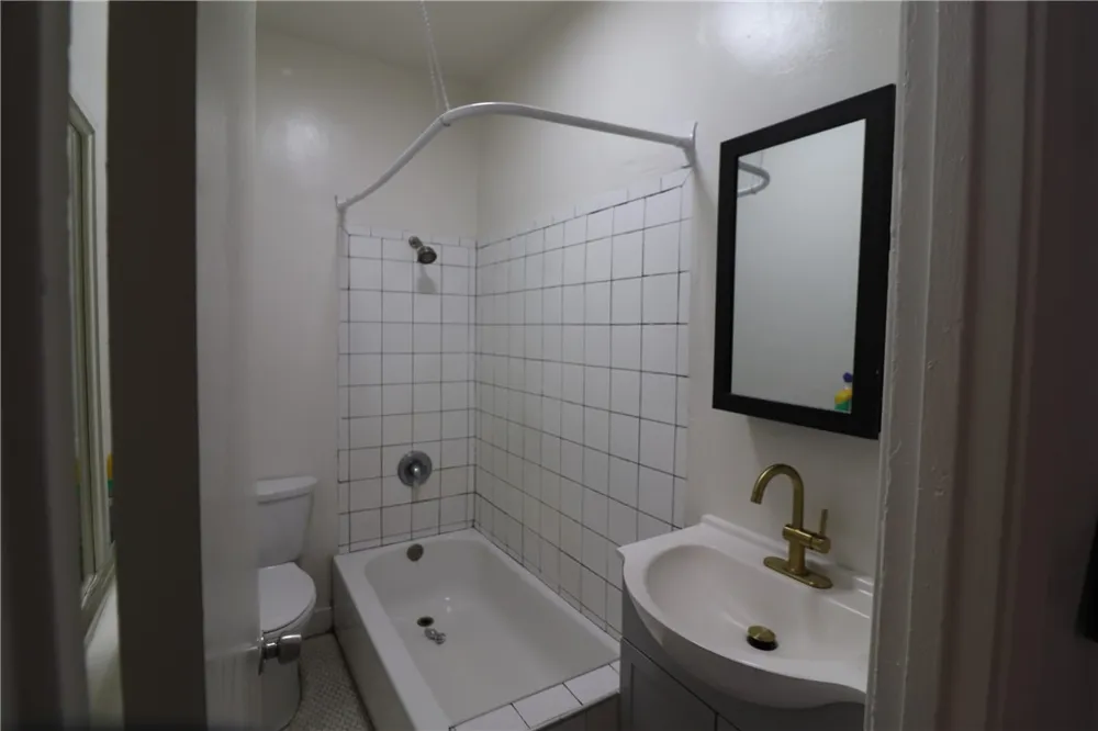 331 W 45th Street Los Angeles, CA 90037