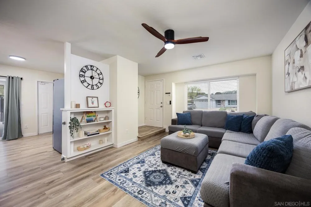 10105 Shaggybark Dr Santee, CA 92071