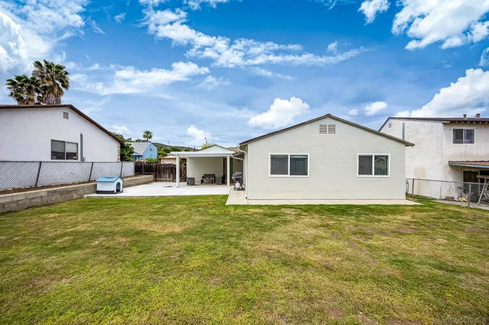 10105 Shaggybark Dr Santee, CA 92071