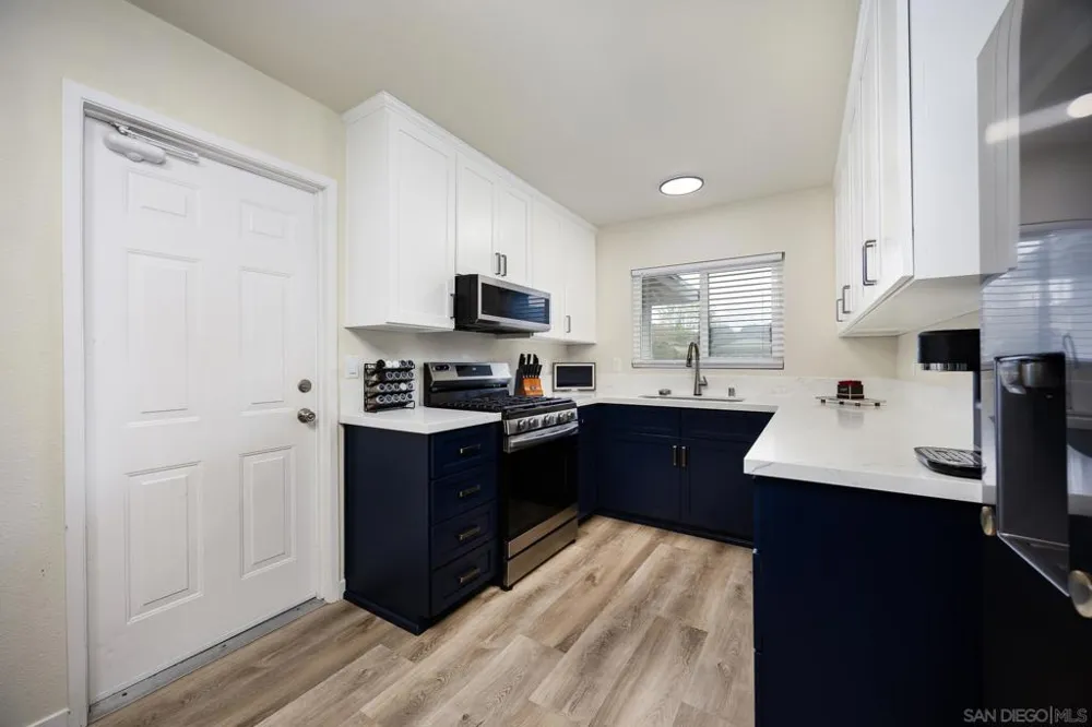 10105 Shaggybark Dr Santee, CA 92071