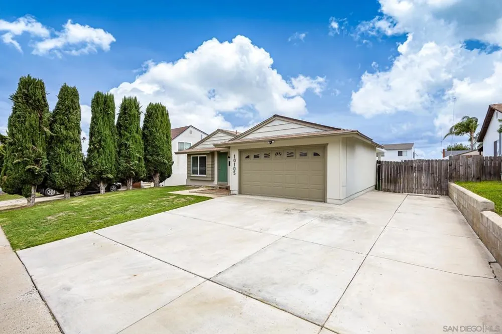 10105 Shaggybark Dr Santee, CA 92071