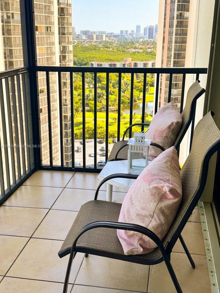 20335 W Country Club Dr #2302 Aventura, FL 33180