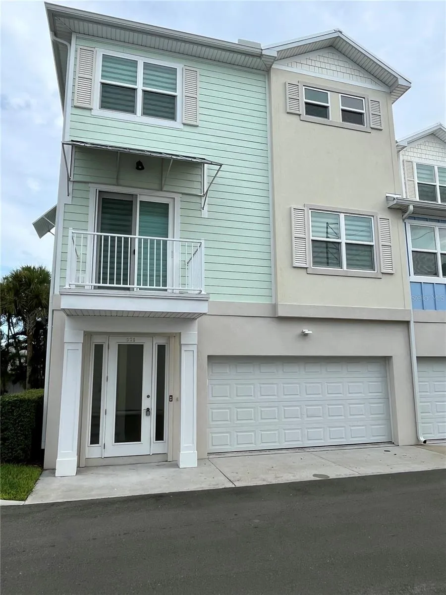 821 OAK BEND LANE Dunedin, FL 34698