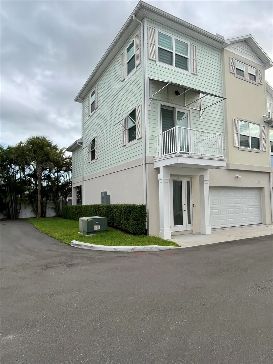 821 OAK BEND LANE Dunedin, FL 34698