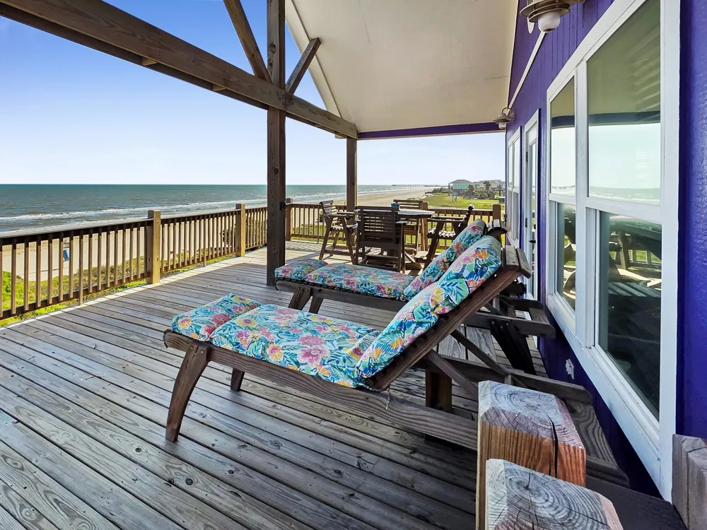 2302 Highway 87 Gilchrist, TX 77617
