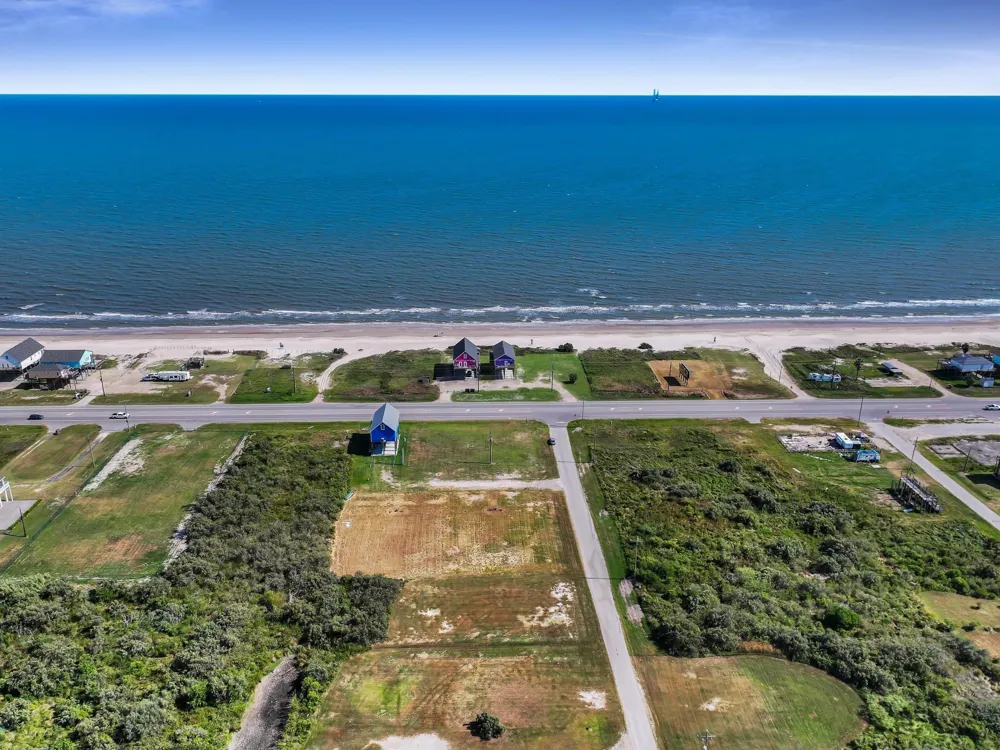 2302 Highway 87 Gilchrist, TX 77617