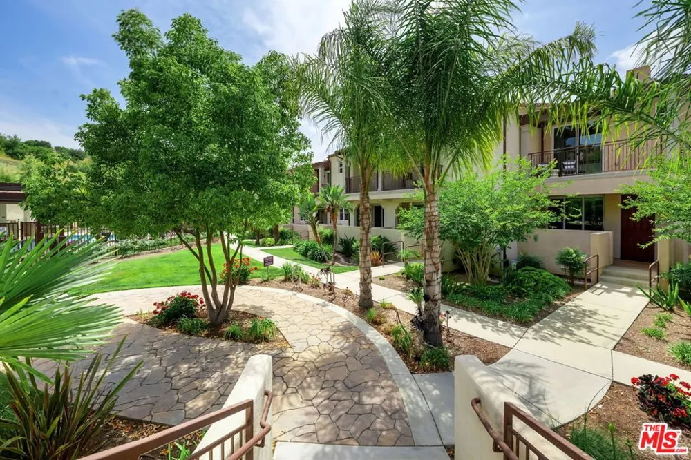 4388 Paxton Place Calabasas, CA 91302