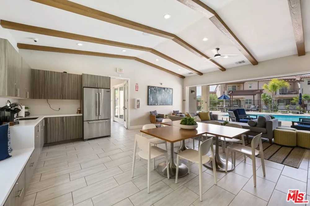 4388 Paxton Place Calabasas, CA 91302
