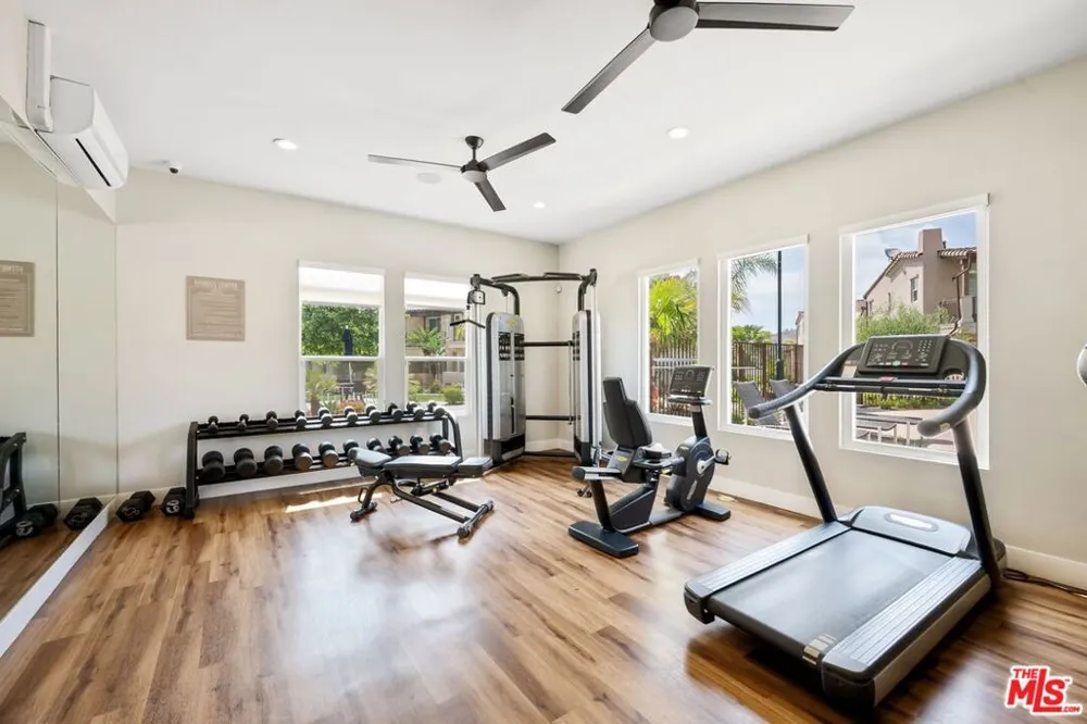 4388 Paxton Place Calabasas, CA 91302