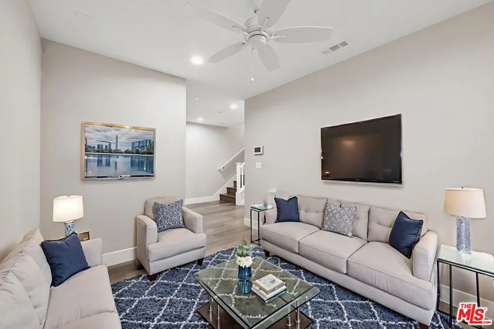 4388 Paxton Place Calabasas, CA 91302