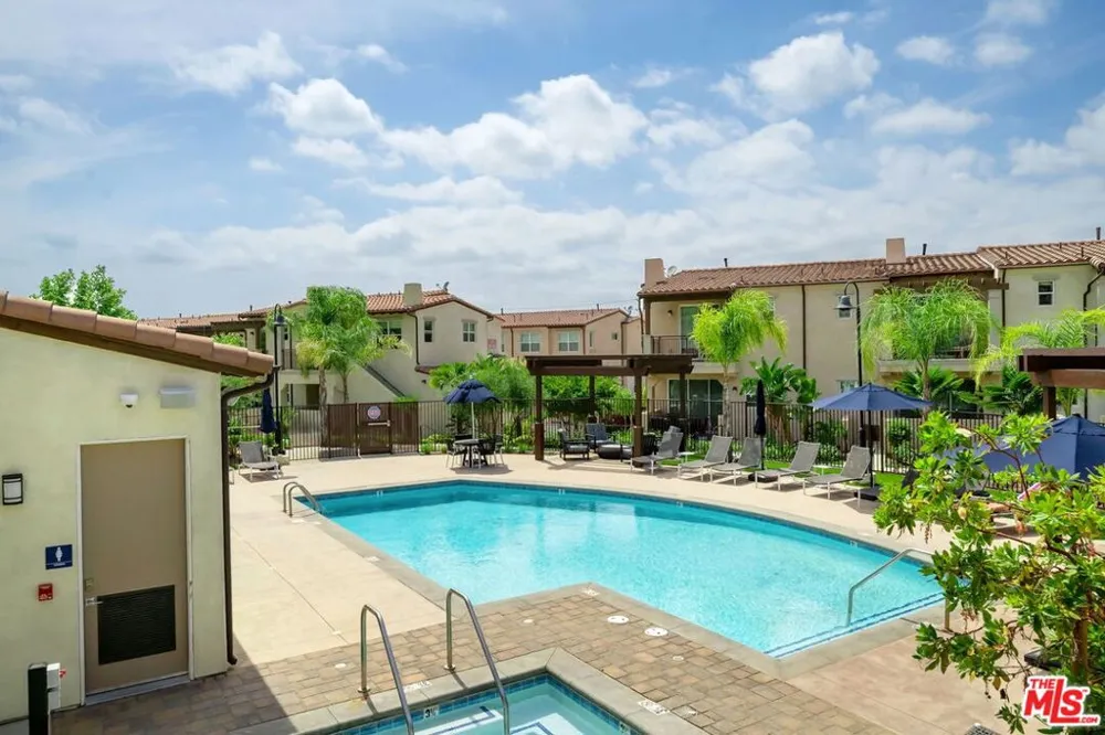 4388 Paxton Place Calabasas, CA 91302