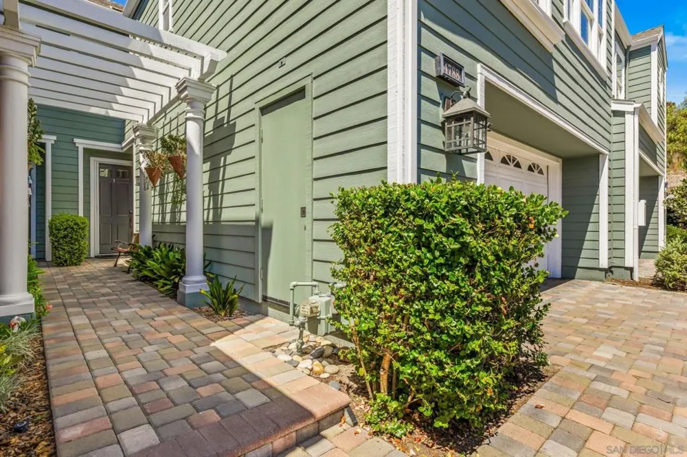 4788 Beachwood Carlsbad, CA 92008