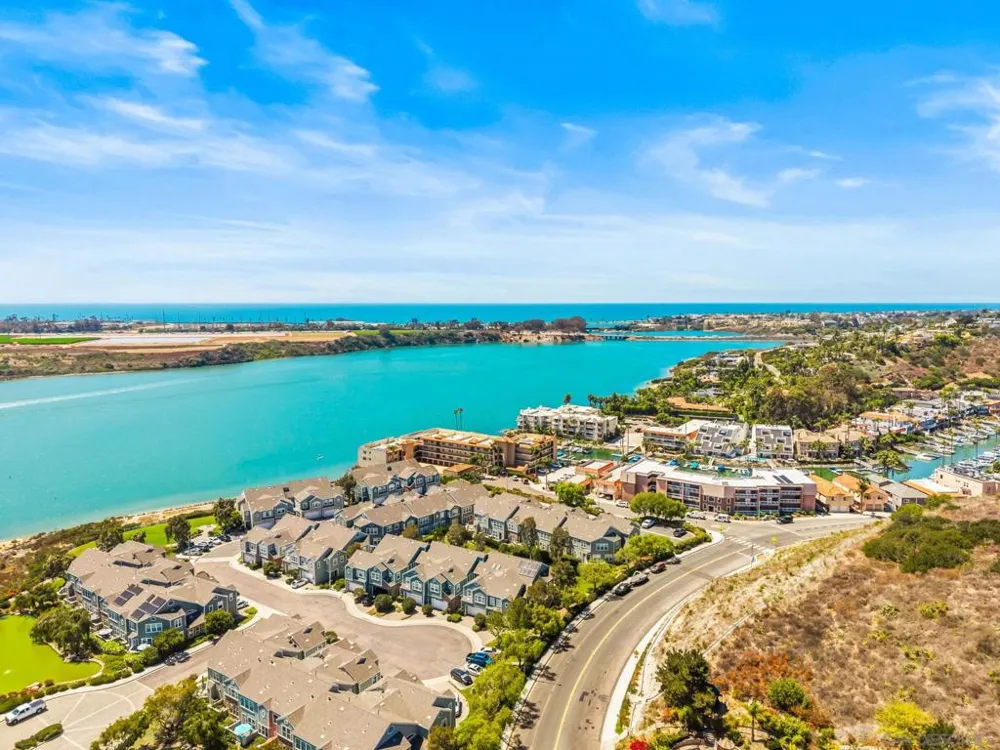 4788 Beachwood Carlsbad, CA 92008