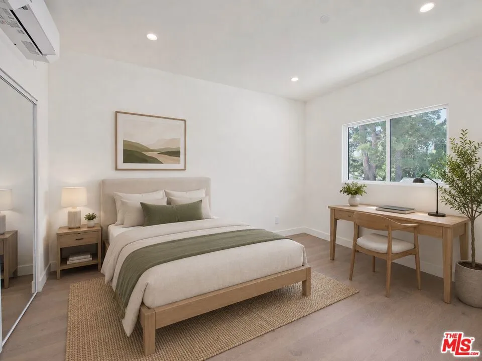4942 Topanga Canyon Boulevard Woodland Hills, CA 91364