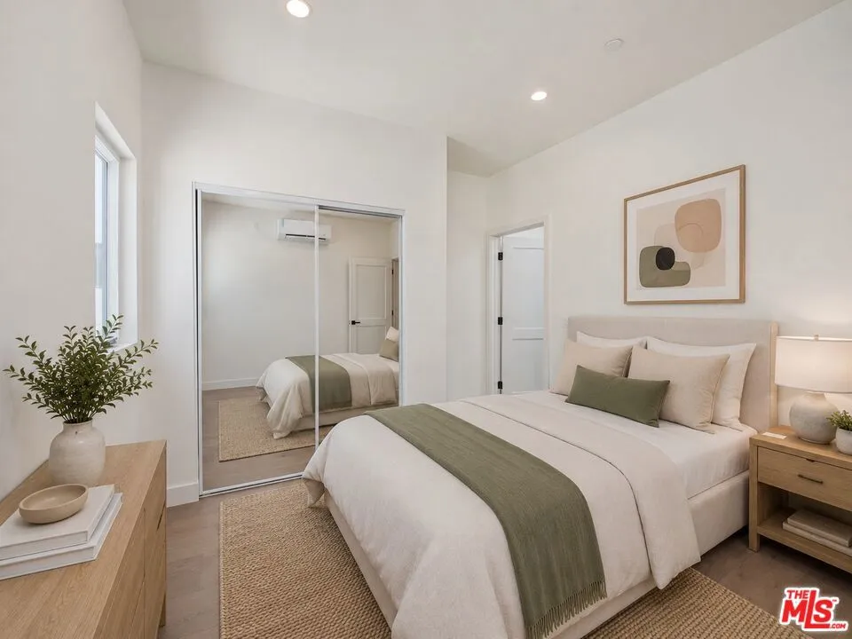 4942 Topanga Canyon Boulevard Woodland Hills, CA 91364