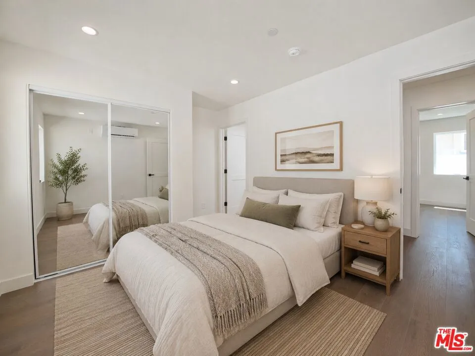 4942 Topanga Canyon Boulevard Woodland Hills, CA 91364