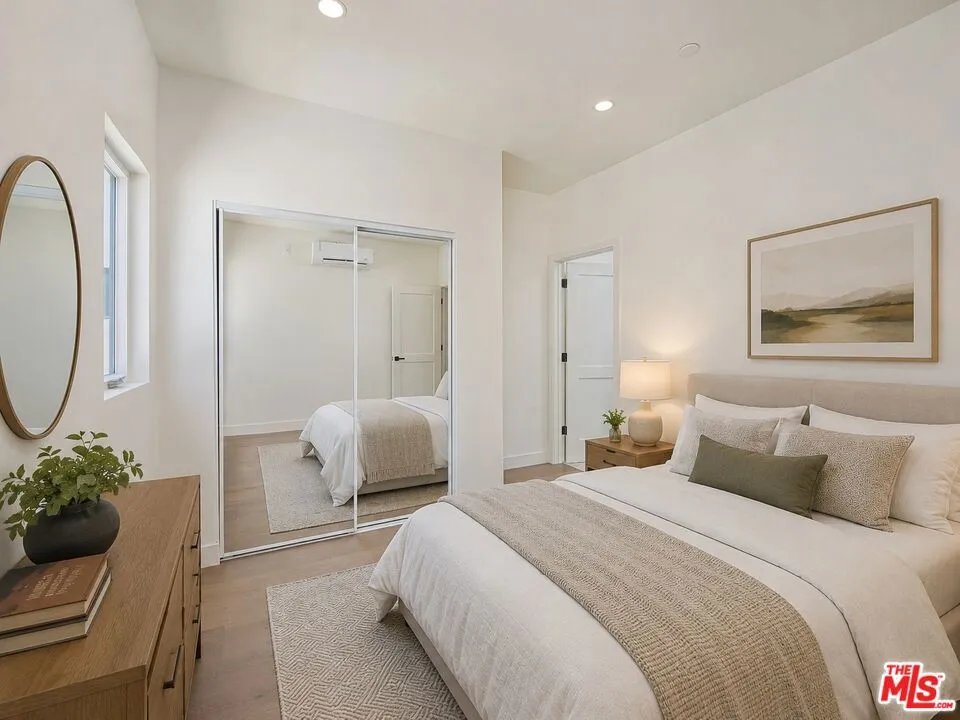 4942 Topanga Canyon Boulevard Woodland Hills, CA 91364