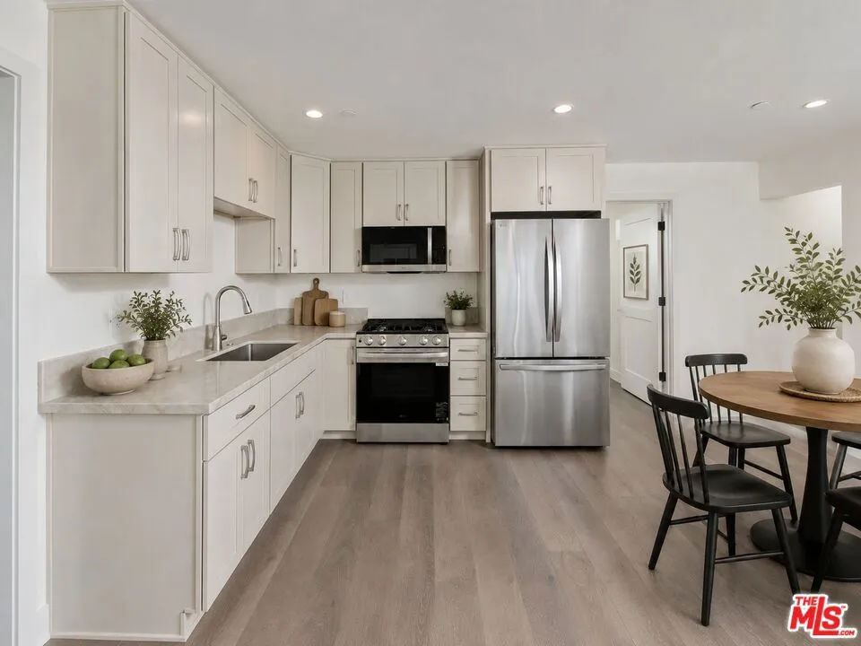 4942 Topanga Canyon Boulevard Woodland Hills, CA 91364