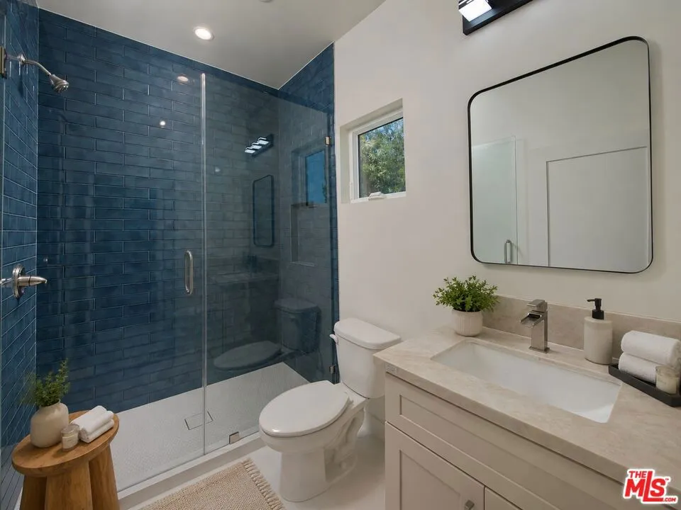 4942 Topanga Canyon Boulevard Woodland Hills, CA 91364