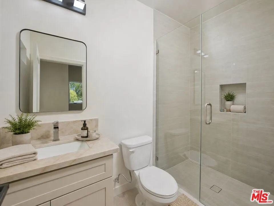 4942 Topanga Canyon Boulevard Woodland Hills, CA 91364
