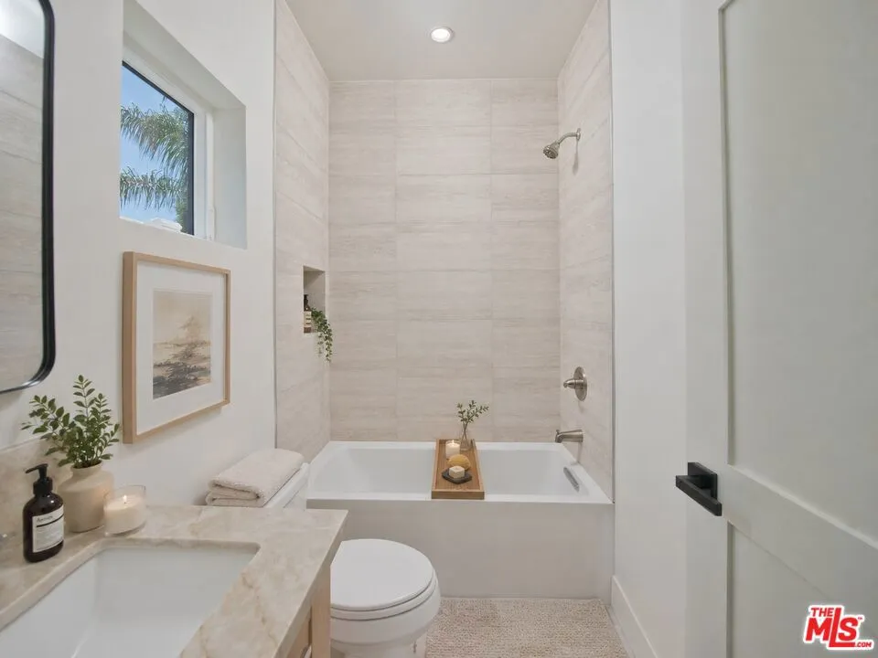 4942 Topanga Canyon Boulevard Woodland Hills, CA 91364