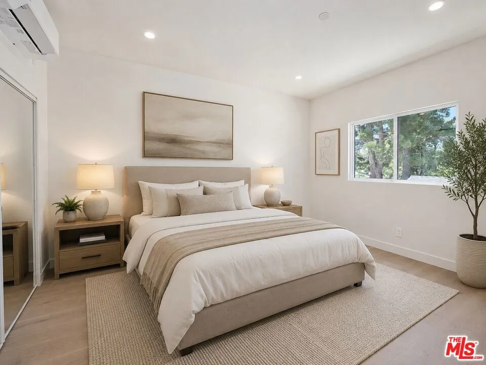4942 Topanga Canyon Boulevard Woodland Hills, CA 91364