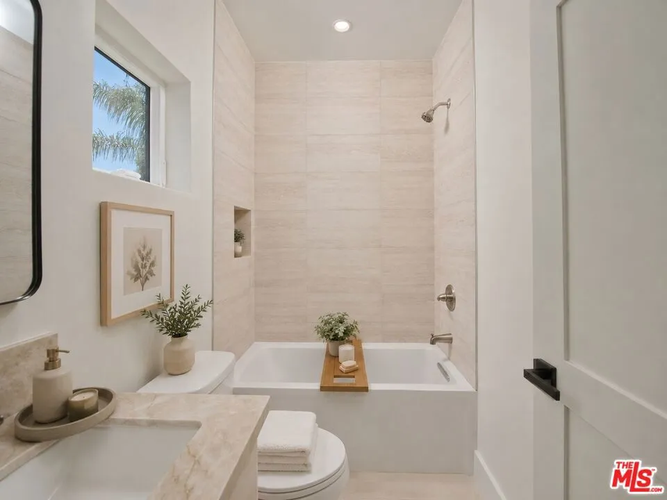 4942 Topanga Canyon Boulevard Woodland Hills, CA 91364