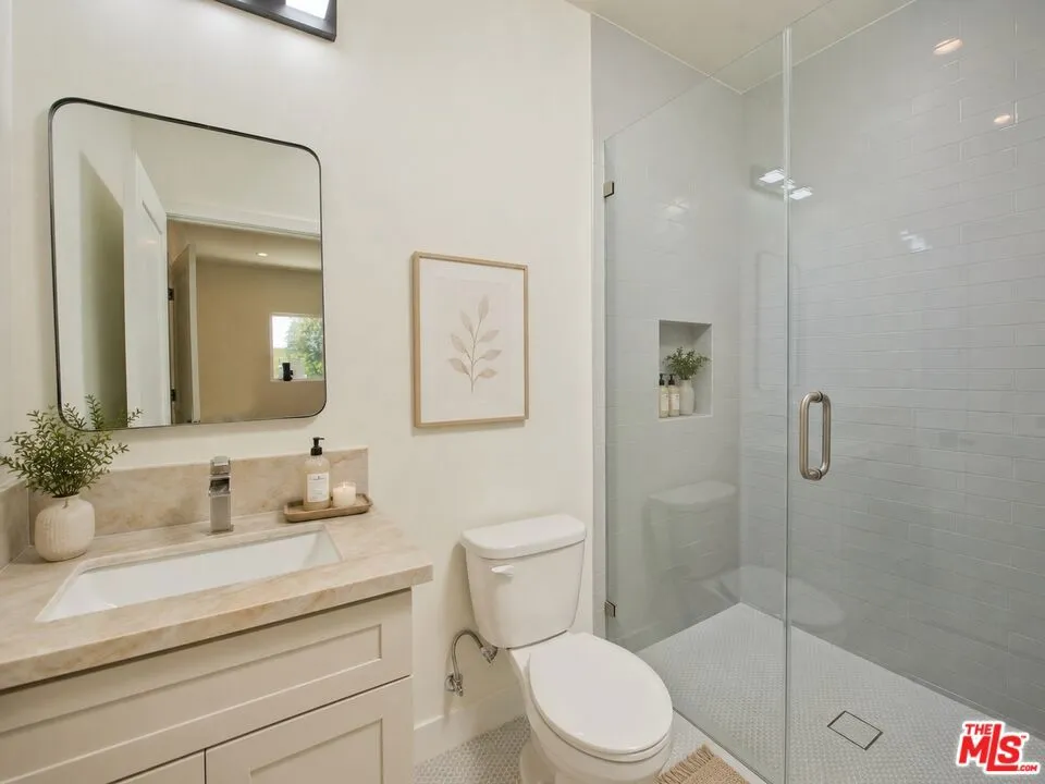 4942 Topanga Canyon Boulevard Woodland Hills, CA 91364