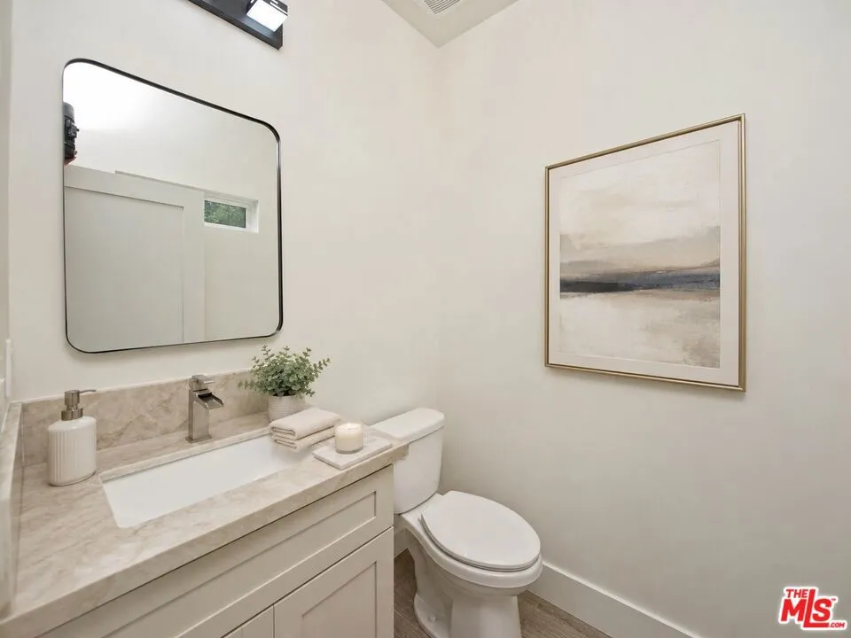 4942 Topanga Canyon Boulevard Woodland Hills, CA 91364
