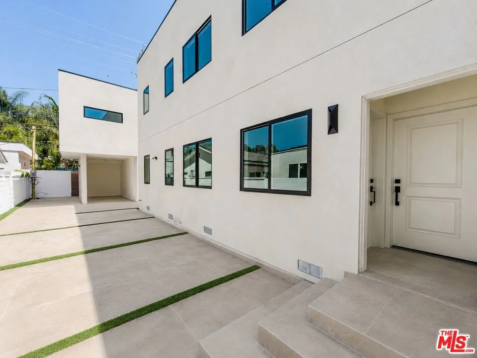4942 Topanga Canyon Boulevard Woodland Hills, CA 91364