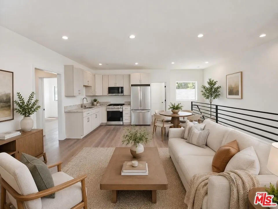 4942 Topanga Canyon Boulevard Woodland Hills, CA 91364
