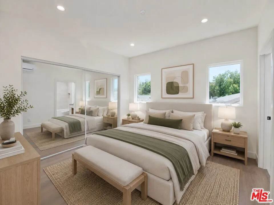 4942 Topanga Canyon Boulevard Woodland Hills, CA 91364