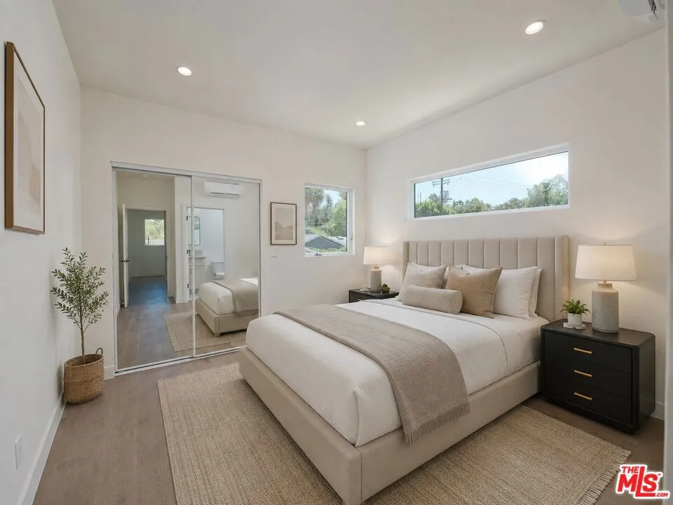 4942 Topanga Canyon Boulevard Woodland Hills, CA 91364